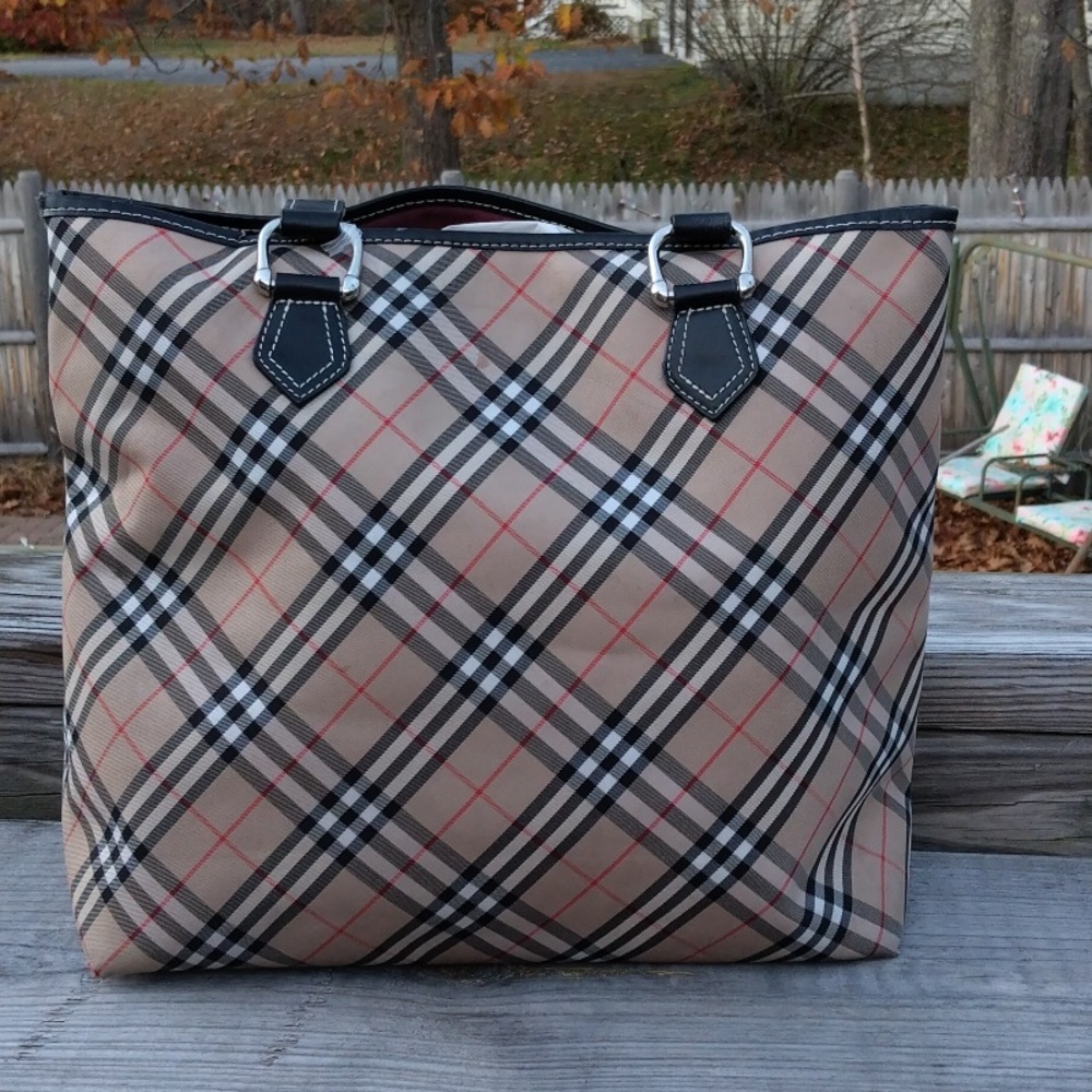 Burberry handbag - Picture 2 of 13